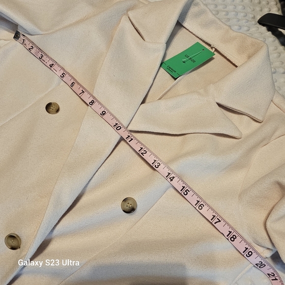 Elegant White Double-Breasted Women's Coat - Picture 12 of 13